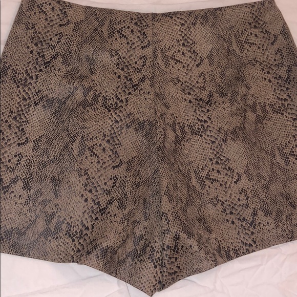 snakeskin print skirt / shorts - Picture 2 of 2